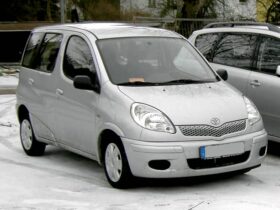 TOYOTA YARIS VERSO