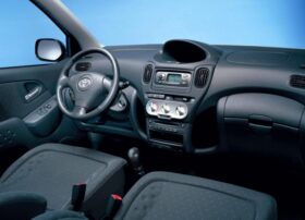 TOYOTA YARIS VERSO 2004