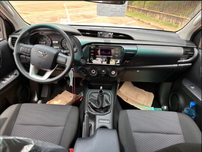 
								TOYOTA HILUX DOUBLE CABIN full									