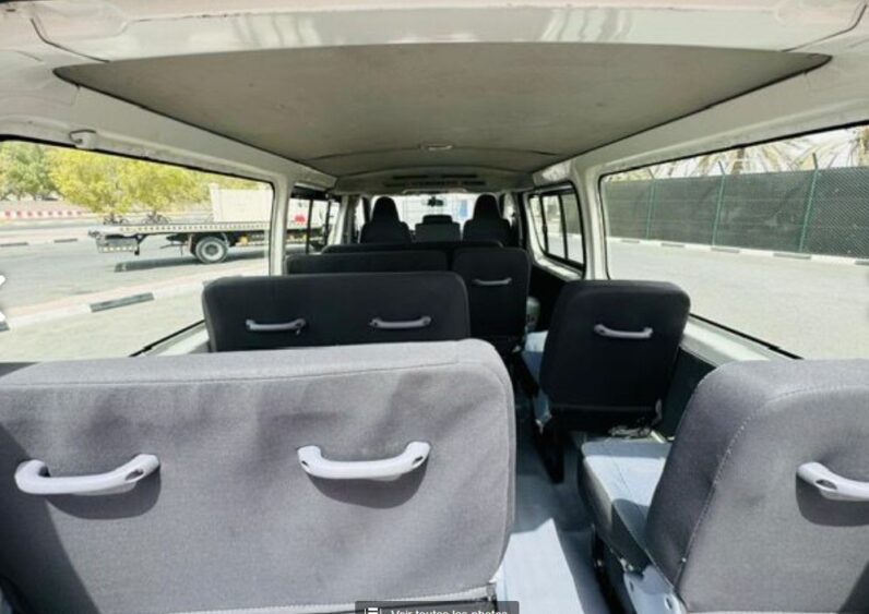 
								TOYOTA HIACE full									