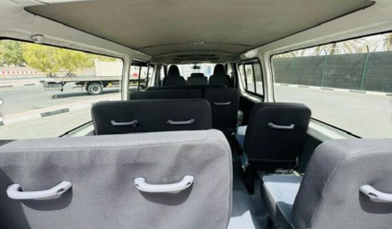 
								TOYOTA HIACE full									