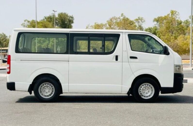 
								TOYOTA HIACE full									