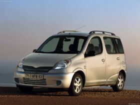 YARIS VERSO 2000