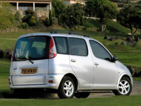 TOYOTA YARIS VERSO 2004