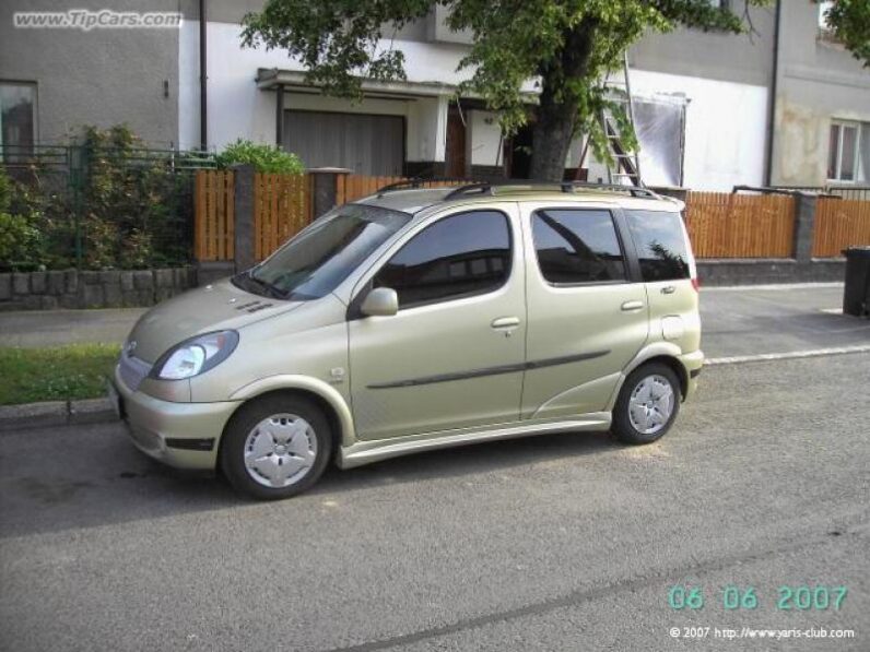 
								TOYOTA YARIS VERSO full									