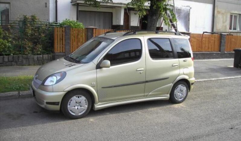 
								TOYOTA YARIS VERSO full									